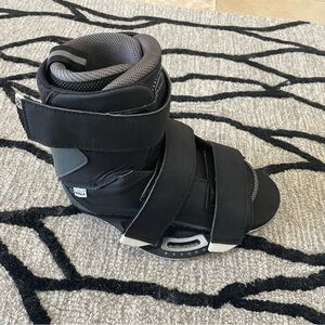Hyperlite Formula Wakeboard Bindings: Size 7 - 10.5